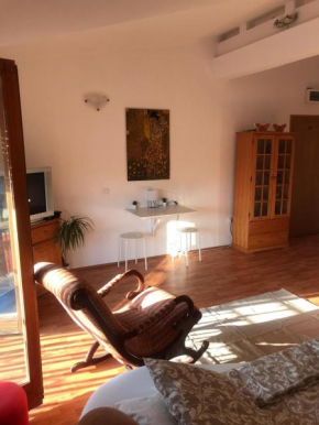Cosy Rooftop studio with balcony